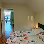 Dom Nad Jeziorem Widokowka Casa vacanze *