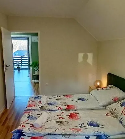 Dom Nad Jeziorem Widokowka Hébergement de vacances *