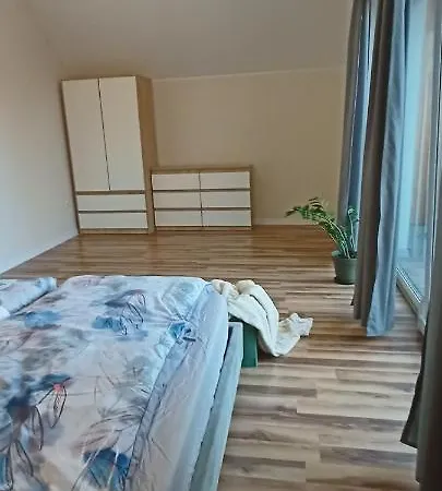 Dom Nad Jeziorem Widokowka Hébergement de vacances *