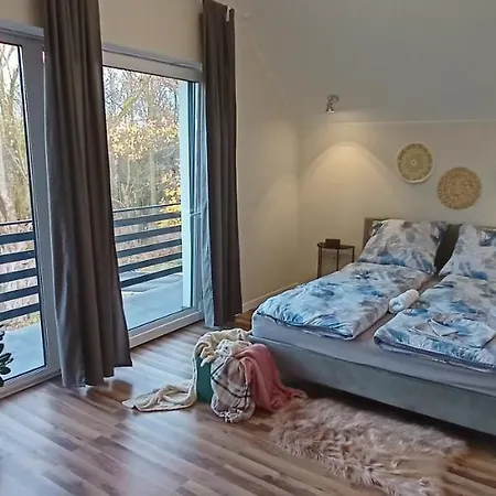 Dom Nad Jeziorem Widokowka Hébergement de vacances *