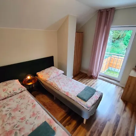 Dom Nad Jeziorem Widokowka Hébergement de vacances *